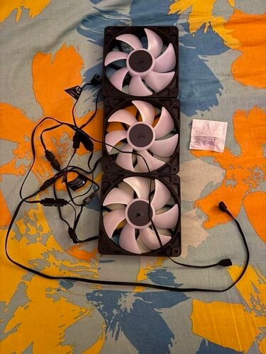 Περισσότερες πληροφορίες για "Corsair RS120 Case Fan με ARGB Φωτισμό και Σύνδεση 4-Pin PWM 3τμχ + Corsair HDD Cage 6 θεσεων + hub."