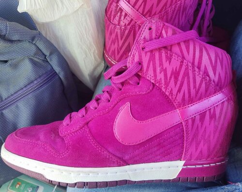 Περισσότερες πληροφορίες για "Dunk sky women hi"