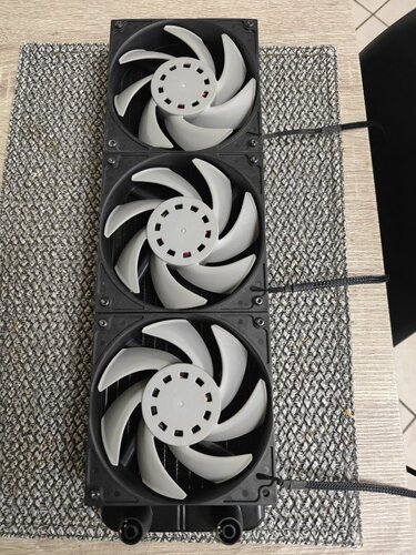 Περισσότερες πληροφορίες για "radiator 360mm της ekwb μαζι με τα fans"
