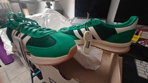 Περισσότερες πληροφορίες για "Adidas run 70s 2.0 - number 40 ⅔"