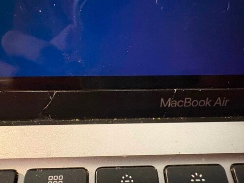 Περισσότερες πληροφορίες για "MacBook Air 13inch (early 2020), 16gb, 256gb - BROKEN SCREEN"