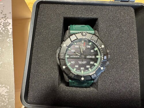 Περισσότερες πληροφορίες για "Luminox Master Carbon Seal Automatic 45mm"