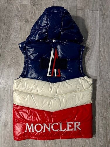 Περισσότερες πληροφορίες για "ΕΥΚΑΙΡΙΑ! (Moncler x Kith Pelat Down Vest)"