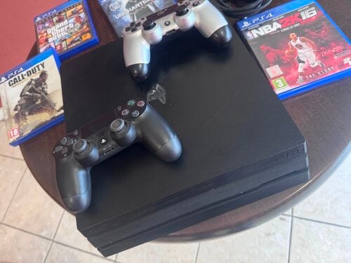 Sony PlayStation 4 Pro 1TB με δύο μοχλούς συν παιχνιδια
