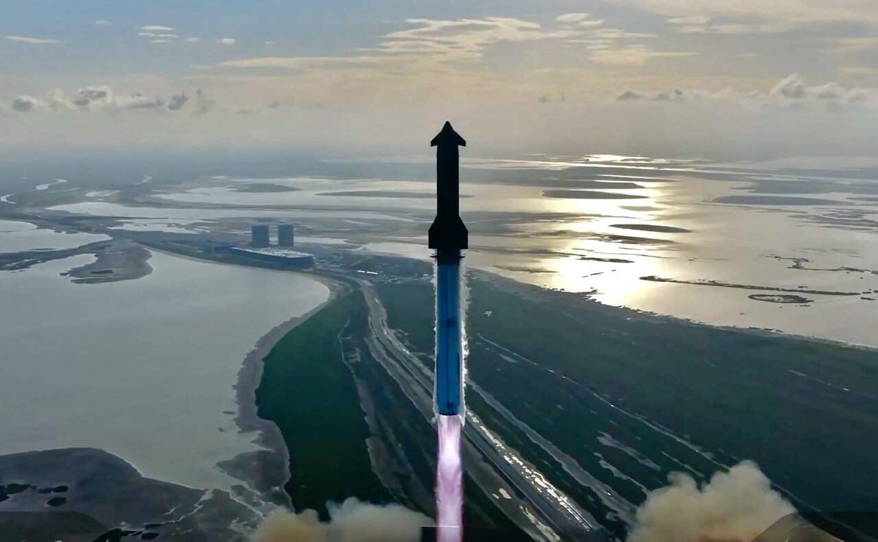 Το Starship της SpaceX ολοκλήρωσε με επιτυχία την 10η δοκιμαστική πτήση του