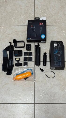 Περισσότερες πληροφορίες για "Gopro Hero 11 + Gopro Volta + 5 μπαταρίες + Παρελκόμενα"