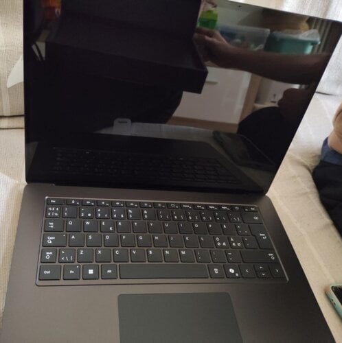 Περισσότερες πληροφορίες για "Microsoft Surface Laptop Copilot+ PC (7th Edition)"