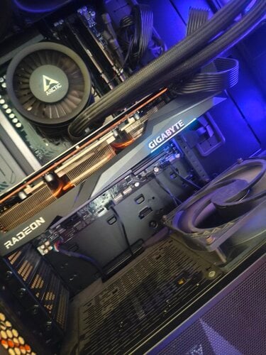 Περισσότερες πληροφορίες για "Gigabyte Radeon RX 6750 XT GAMING OC 12G"