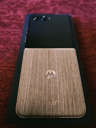 Περισσότερες πληροφορίες για "Motorola Moto Razr 60 Ultra 5G (16/512GB) Mountain Trail"