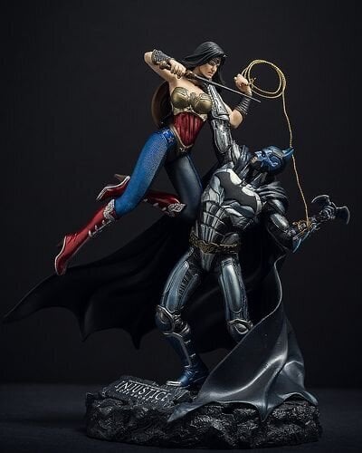 Περισσότερες πληροφορίες για "Injustice Gods Among Us Collector’s Edition Statue και Mcfarlane Toys DC Comics: Wonder Woman with H"