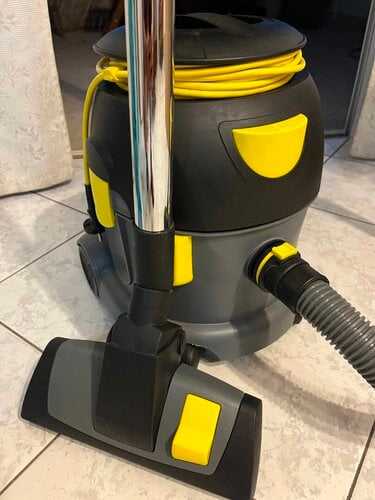 Περισσότερες πληροφορίες για "Karcher T 10/1 Adv HEPA Σκούπα Στερεών 700W 10lt - Εξαιρετική κατάσταση + Σέτ σακούλες (Δώρο)"