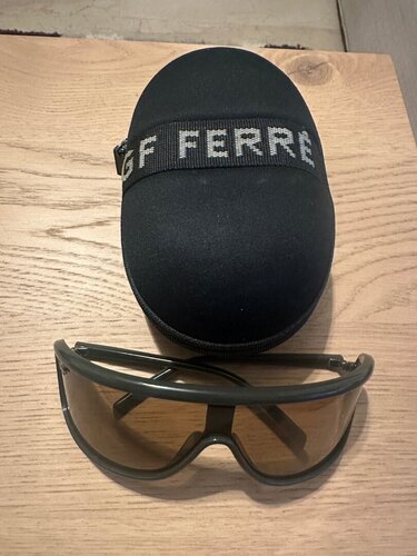 Περισσότερες πληροφορίες για "Gianfranco Ferre Γυαλιά (GF Ferre)"