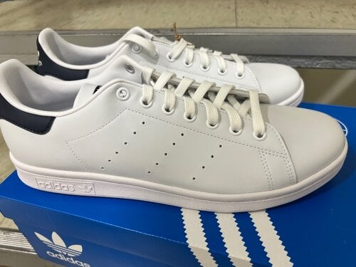 Περισσότερες πληροφορίες για "Adidas Stan Smith 45 1/3"