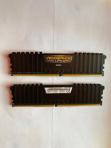 Περισσότερες πληροφορίες για "Μνήμη ram ddr4 Corsair 2x8 gb"