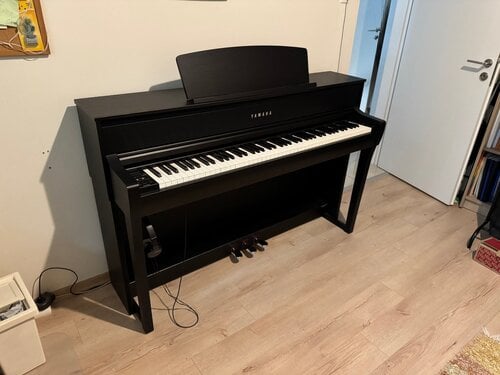 Περισσότερες πληροφορίες για "Πιάνο Yamaha Clavinova CLP-675"