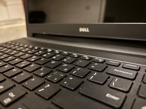 Περισσότερες πληροφορίες για "Dell 2017 15 inch"