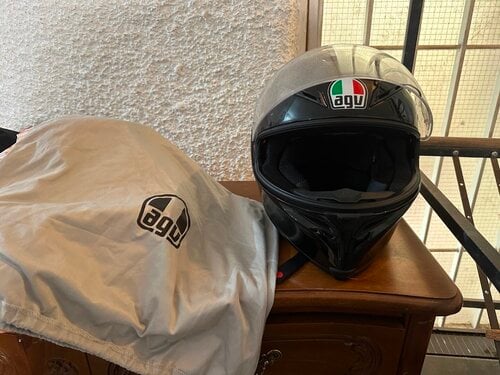 Περισσότερες πληροφορίες για "AGV K5 full face Glossy Black"