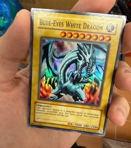 Περισσότερες πληροφορίες για "YU-GI-OH Blue Eyes White Dragon Gold Card"