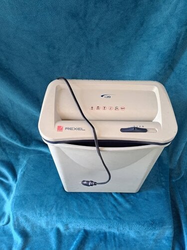 Περισσότερες πληροφορίες για "Acco Rexel V20 Paper Shredder"