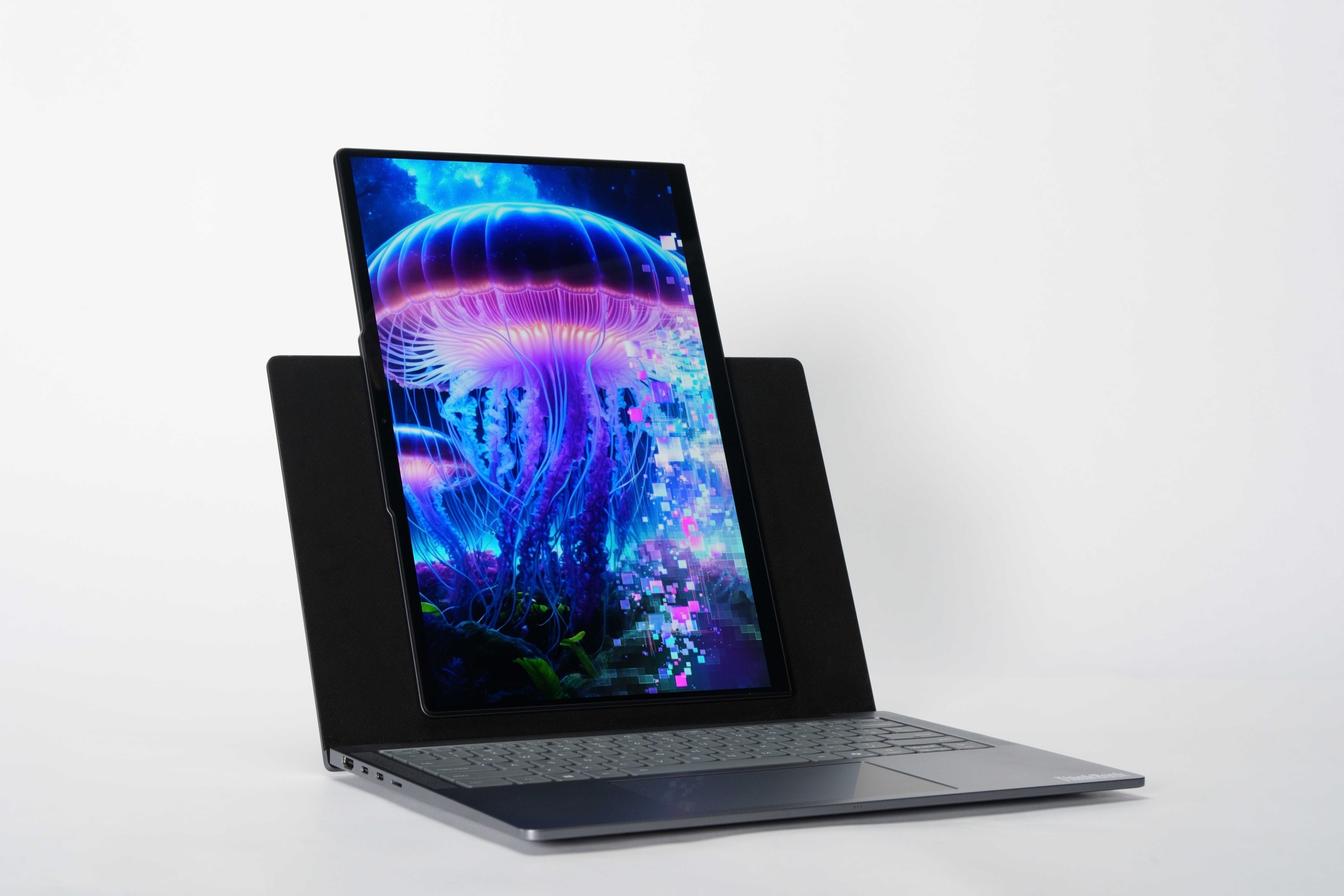 Η Lenovo ετοιμάζει το laptop "Project Pivo" με περιστρεφόμενη οθόνη αλλά και νέα προϊόντα για την έκθεση IFA