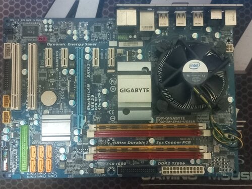 Περισσότερες πληροφορίες για "GA-EP45-UD3LR +4GB RAM +C2D E7300 2.66GHZ"