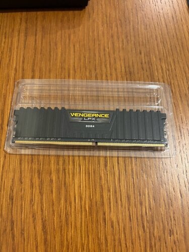 Περισσότερες πληροφορίες για "Corsair Vengeance LPX CMK8GX4M1Z3600C18 (8 GB/DDR4/3600MHz)"
