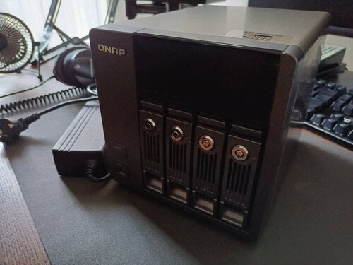Περισσότερες πληροφορίες για "QNAP TS-410 NAS 4-bay"