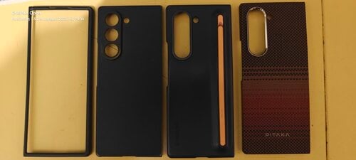 Περισσότερες πληροφορίες για "Samsung Galaxy Z Fold6 (Μαύρο/256 GB) + θήκη με spen + θήκη original carbon"