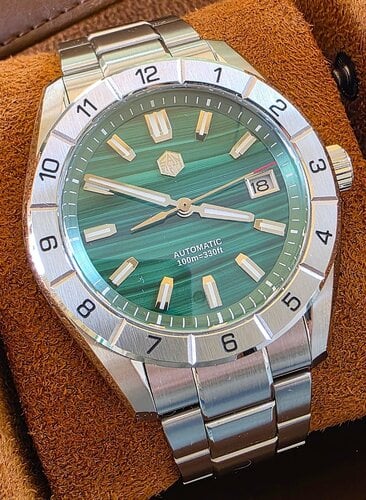 Περισσότερες πληροφορίες για "San Martin SN0130 Malachite Dial NH35 - σαν καινούργιο"