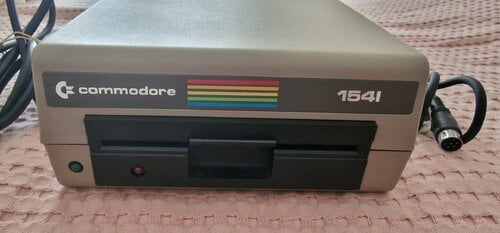 Περισσότερες πληροφορίες για "COMMODORE 1541 DISK DRIVE"