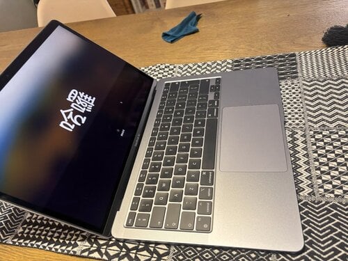 Περισσότερες πληροφορίες για "Apple MacBook Air 13.3" (2020) (M1/8GB/256GB SSD/7-Core GPU) Space Gray ΕΓΓΥΗΣΗ 9/2027"
