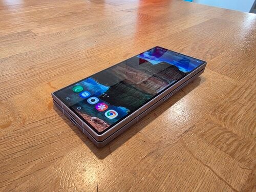 Περισσότερες πληροφορίες για "Samsung Galaxy Z Fold6 χρώματος Silver Shadow"