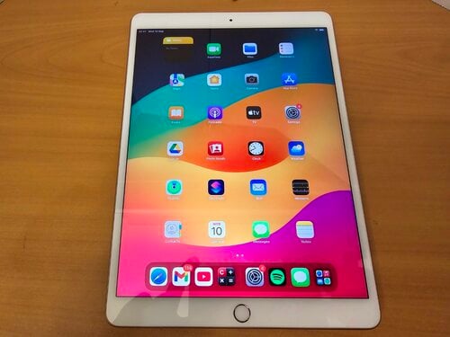 Περισσότερες πληροφορίες για "Apple iPad Air 3 Rose Gold 64GB άψογο με δώρα"