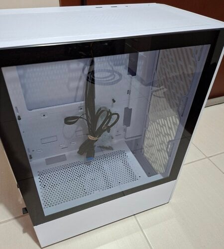 Περισσότερες πληροφορίες για "2 cases Adata XPG Air Valor White (Λευκο) και Xigmatek SG02"