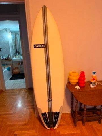 Περισσότερες πληροφορίες για "Cohete Surf Board 6'10" Custom 53L"