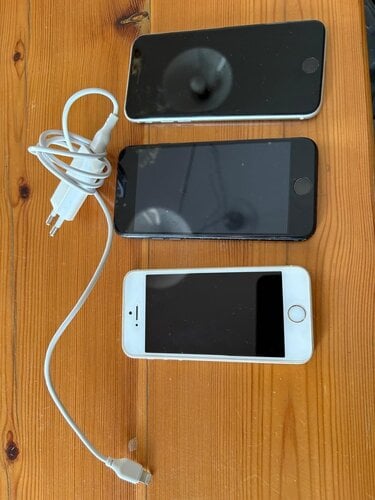 Περισσότερες πληροφορίες για "Τρία iPhone"