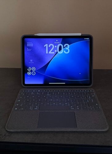 Περισσότερες πληροφορίες για "Apple iPad Pro 2022 11" & Logitech Folio touch & apple pencil"