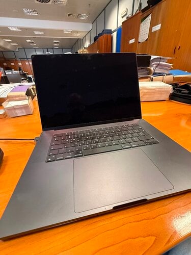 Περισσότερες πληροφορίες για "Apple MacBook Pro 16" (2024) 16.2" Retina 120Hz SPACE B (M4-Pro 14‑core/48GB/512GB SSD/20-Core GPU)"