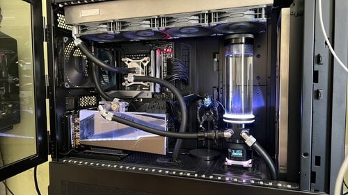Περισσότερες πληροφορίες για "Gigabyte 6900 Xt Waterforce WB"