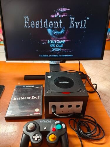 Περισσότερες πληροφορίες για "Συλλεκτικό Nintendo GameCube (Πλήρες, με 2 χειριστήρια & Resident Evil Original!)"