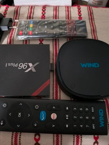 Περισσότερες πληροφορίες για "Tv box 2 κομμάτια αμεταχείριστα με τα κοντρόλ και τους φορτιστές πωλούνται και τα δύο μαζί."