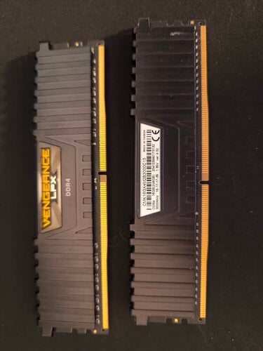 Περισσότερες πληροφορίες για "Corsair Vengeance 16GB (2x8GB) CMK16GX4M2B3000C15 (16 GB/DDR4/3000MHz)"