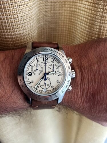 Περισσότερες πληροφορίες για "Tissot chrono V8  42mm  swiss made"