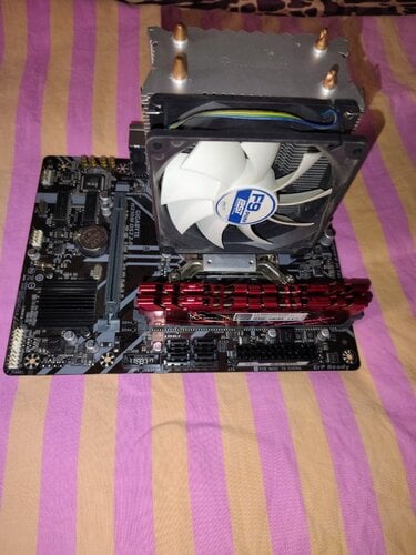 Περισσότερες πληροφορίες για "Σετ CPU Intel i5-9400f + Motherboard H310M DS2.20 + 8GB DDR4 SDRAM GSKILL"