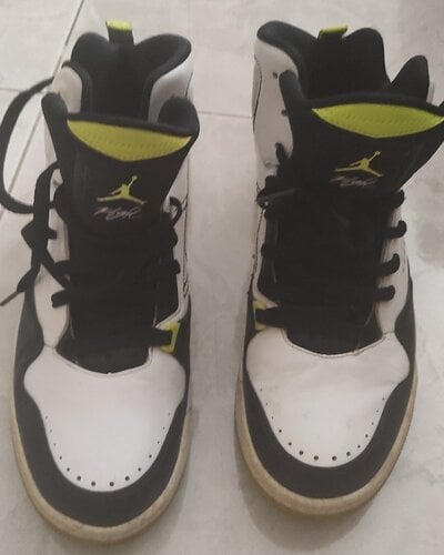 Περισσότερες πληροφορίες για "Nike Air Jordan SC3 "Volt" - 44,5"