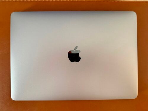 Περισσότερες πληροφορίες για "ΠΩΛΕΙΤΑΙ MacBook Pro 13'' Space Gray / 2.3GHz / 8GB / 256GB SSD / Touch Bar"