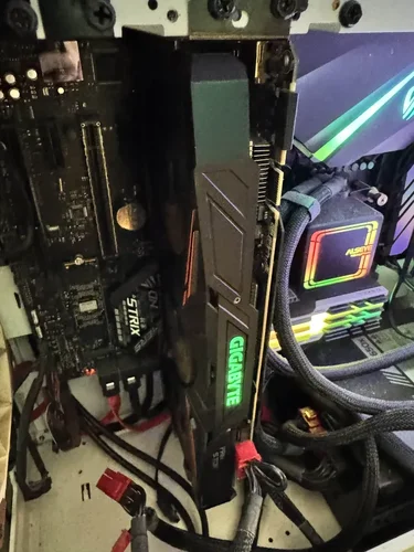 Περισσότερες πληροφορίες για "Gigabyte Nvidia geforce gtx 1070 ti"