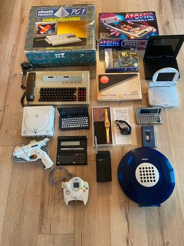 Περισσότερες πληροφορίες για "AMSTRAD----ps VITA-oled ---Nintendo Topps--ATARI-- -pokemon celebrations-- QL telecom OPD-"