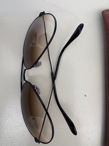 Περισσότερες πληροφορίες για "RAYBAN AVIATOR   Aviator-004/51 Size: 58"