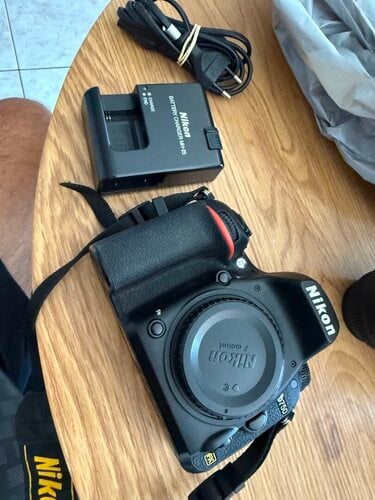 Περισσότερες πληροφορίες για "Nikon D750 σώμα"